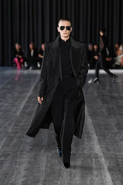 Look 19